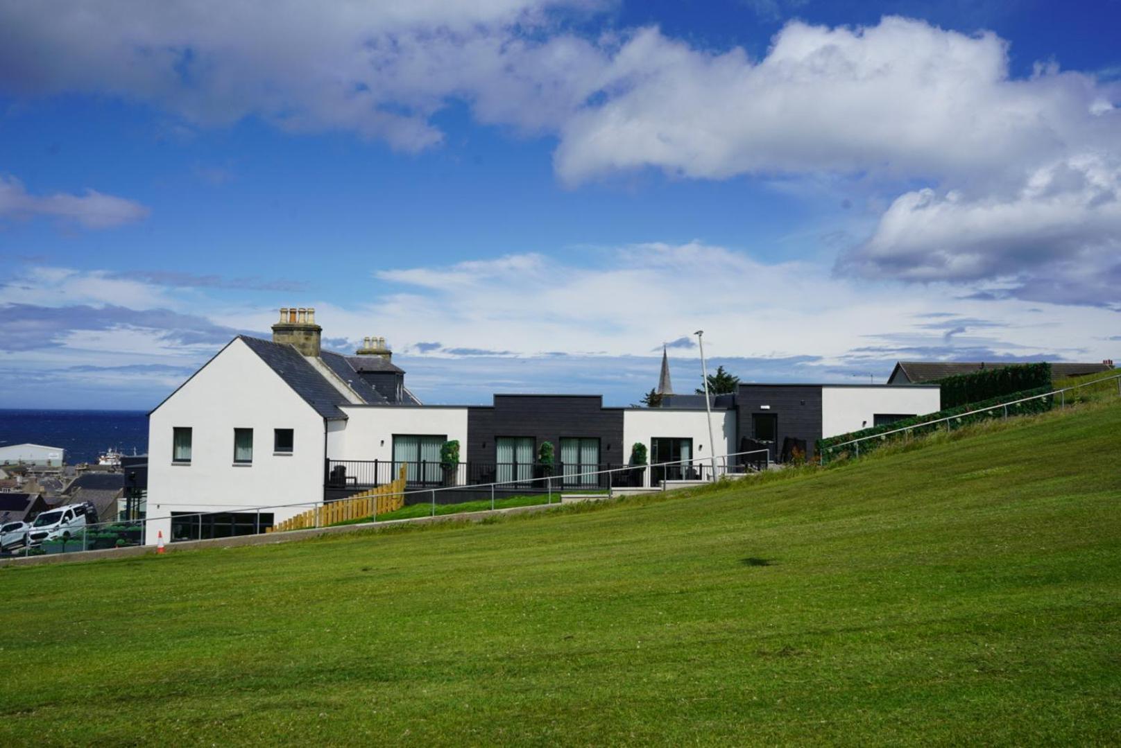 The Knowes & Restaurant Macduff